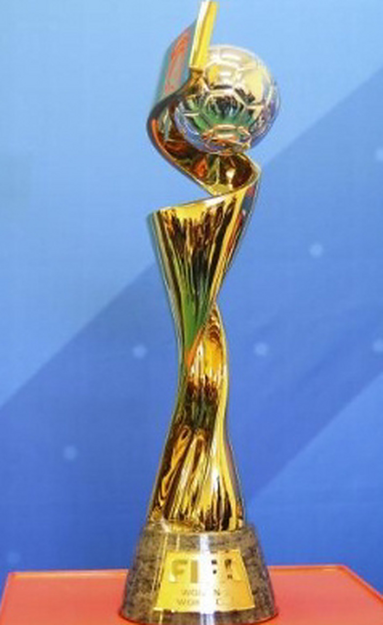 样不容回避 样不容回避